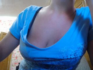 MaluskaTvoya charming babe masturbates shaved vagina