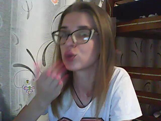 malvinella a nice babe kneads her cunt