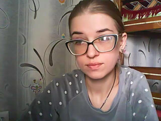 malvinella charming skin sucks penis