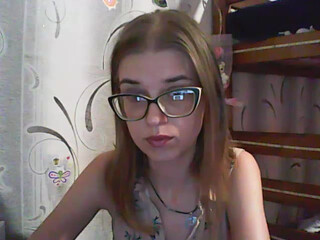 malvinella skinny beauty pulls pussy