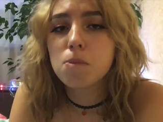 MaryMarkisa mature skin fucks itself with a phallus