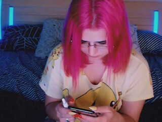 MolliaJany imposing slut fucks pussy with fingers