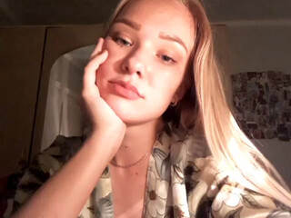 MissSunOh cute girl pulls sex lips