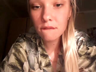 MissSunOh undresses in front of the camera