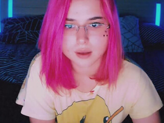 MolliaJany shy harlot fingering pussy in the shower