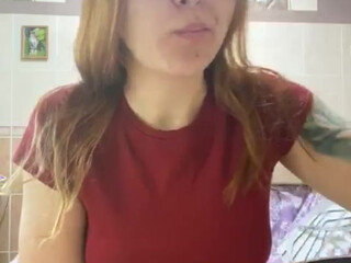 omnose beautiful slut exposes big tits