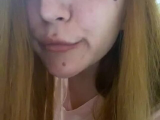 omnose cute chick masturbates juicy twat