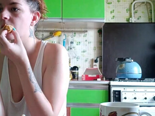 Piisia Spicy brunette