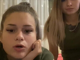 soskiisoski with a toy