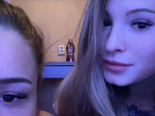 soskiisoski busty hottie fucks handjob cunt