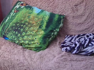 Siliagggg naughty lady fingering pussy in nature