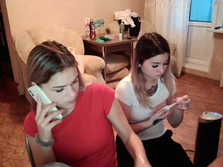 soskiisoski whore babe jerks off through panties