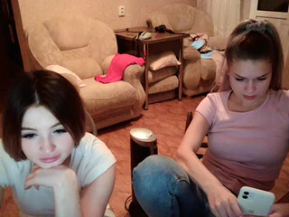 soskiisoski juicy breasts and smooth pussy