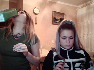 soskiisoski fucking herself in her pussy
