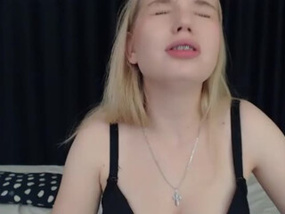 sweetyhunter black-haired beauty fucks juicy crevices