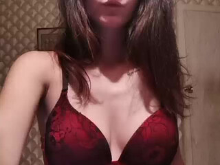Tigirs13 significant slut caresses sex lips
