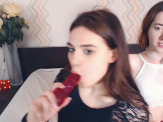 VienaNelsa gets an orgasm from jerking