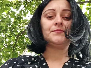 viki33viki busty hottie caresses shaved pussy