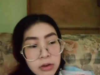 Yaeclipseee busty bitch cums