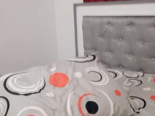 yejuxxx pretty lady gently masturbates cunt