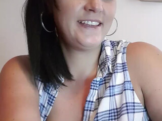 xxsquirtysamxx sweet doll fingering pussy