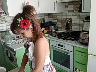 yyuulliiaaa hot bitch caresses shaved cunt