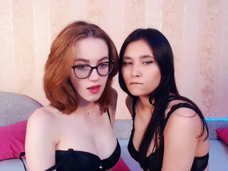 ZaminaKamy harlot posing in pantyhose