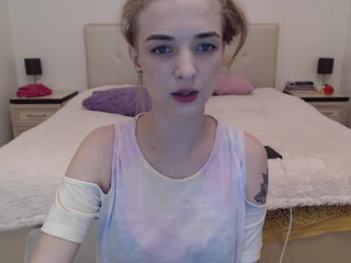 ZipLOka flexible chick heartily exercises its holes