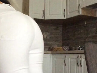 show -blueberry1- busty bitch fucks her shaved pussy