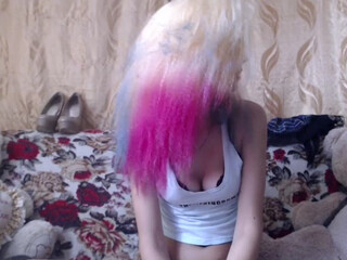 Alexa-Sweet2 kinky babe posing solidly