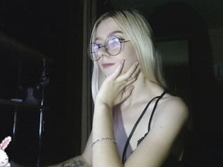 Annelitt tasty cam girl fucks her ass furiously