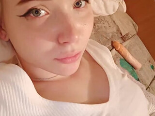 Ariel006 ardent devil masturbates cunt