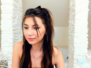 ArielBloom cute queen sucking penis