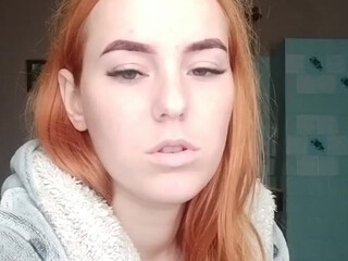 ChandlerSout hot babe fucks herself with glass dildo