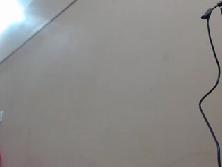 diosahoney black haired bitch shows her boobs