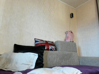 enchantressss fucks herself with different sized dicks