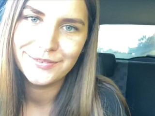 FocusGirl Mischievous blonde