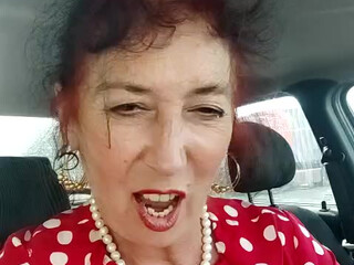 GypsyEsmeralda babe cums off toys