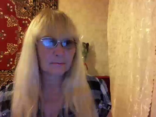 Kleopatra675 big tit blonde squeezes dairy charms