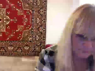 Kleopatra675 blonde babe bares her tits