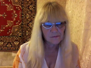 Kleopatra675 fascinating skin strips and pulls pussy