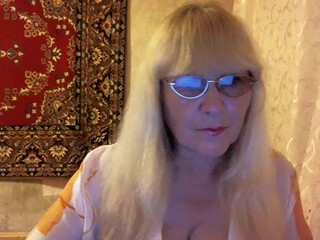 Kleopatra675 sexy slut caresses sex lips