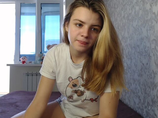 klubni4ka3 busty skin fucks pussy dildo