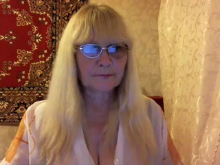 Kleopatra675 crazy slut shows off saggy tits