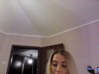 KoKo21 blonde hairstyle fingering shaved cunt