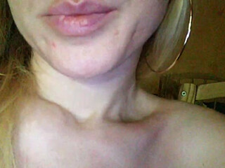 kukohubo Beauty with cool curves