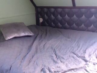 Laura2600 mature mare fingering vagina