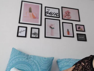 Leeehanna gorgeous bitch chatting in fries