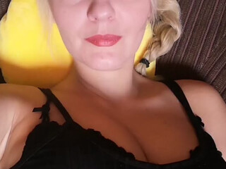 LeraZay hot chick twirls big booty