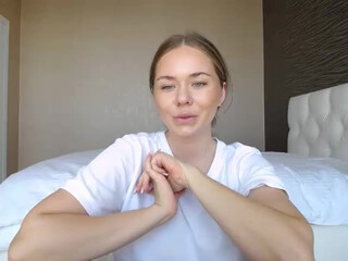 Linda 0nline ardent slut seduces with a huge ass